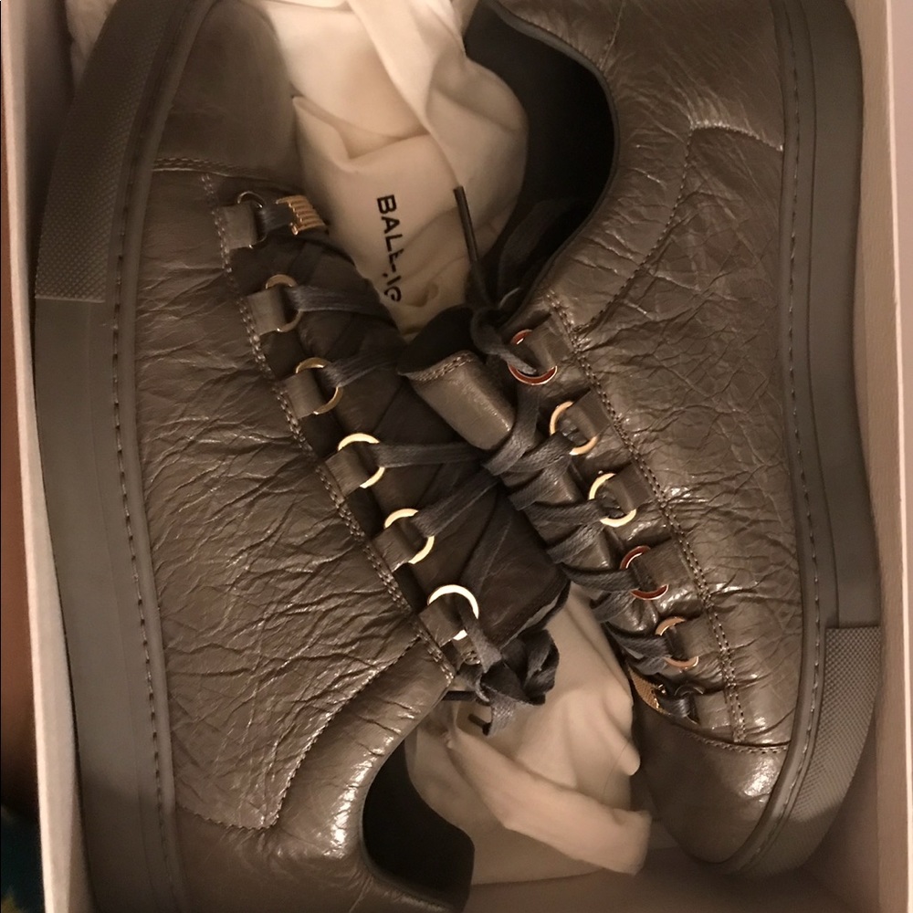 Sz 40 Balenciaga Sneakers Womens